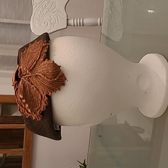 Ladies hat - Picture 3 of 4